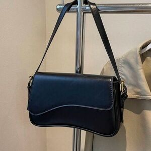 Elegant Black Leather Shoulder Bag